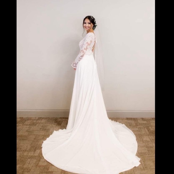 Open back, A-line  with flared cuffs and plunging neckline. - Picture 10 of 16